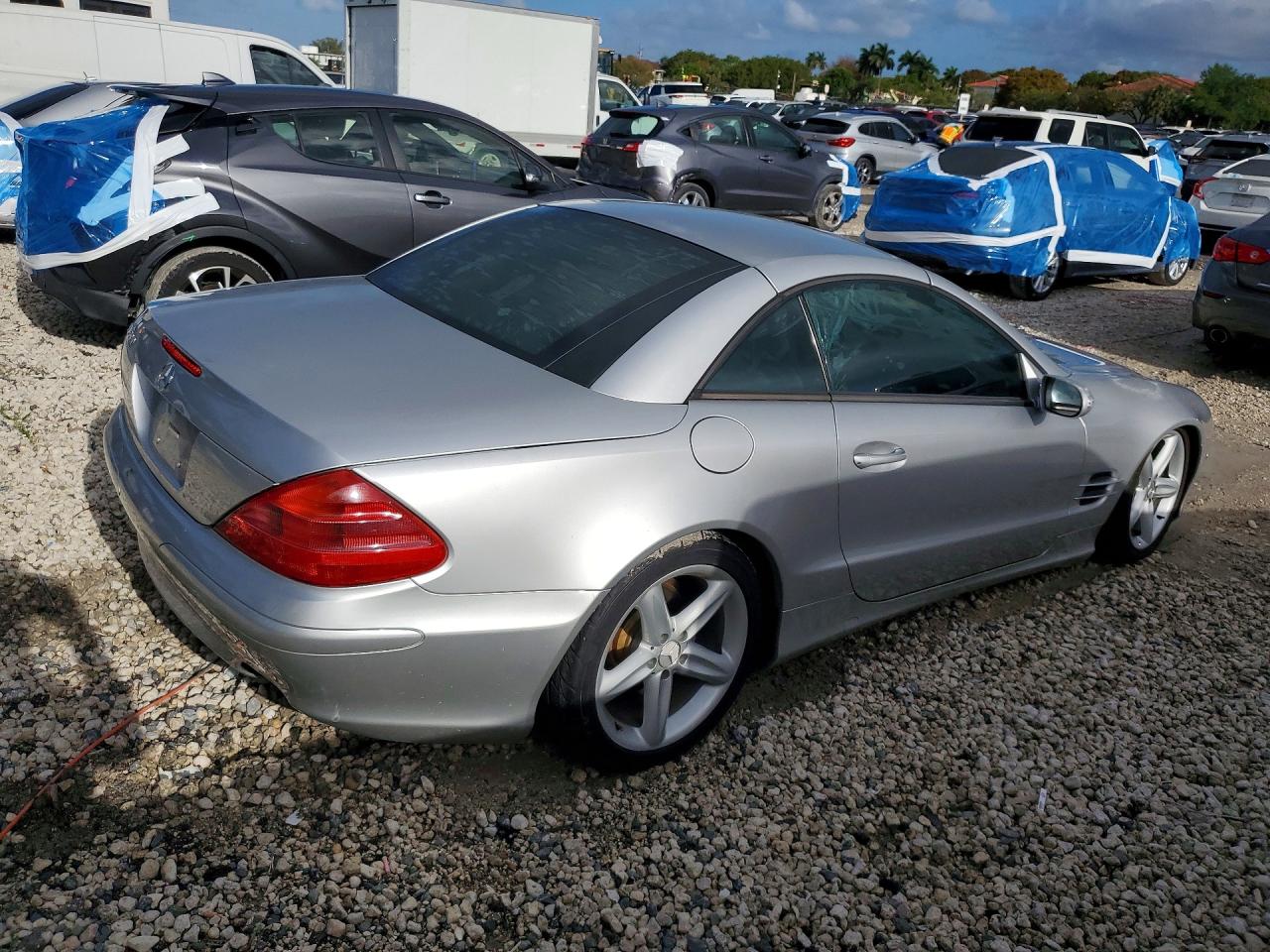 2004 Mercedes-Benz Sl-class VIN WDBSK75F44F084639 photo 3