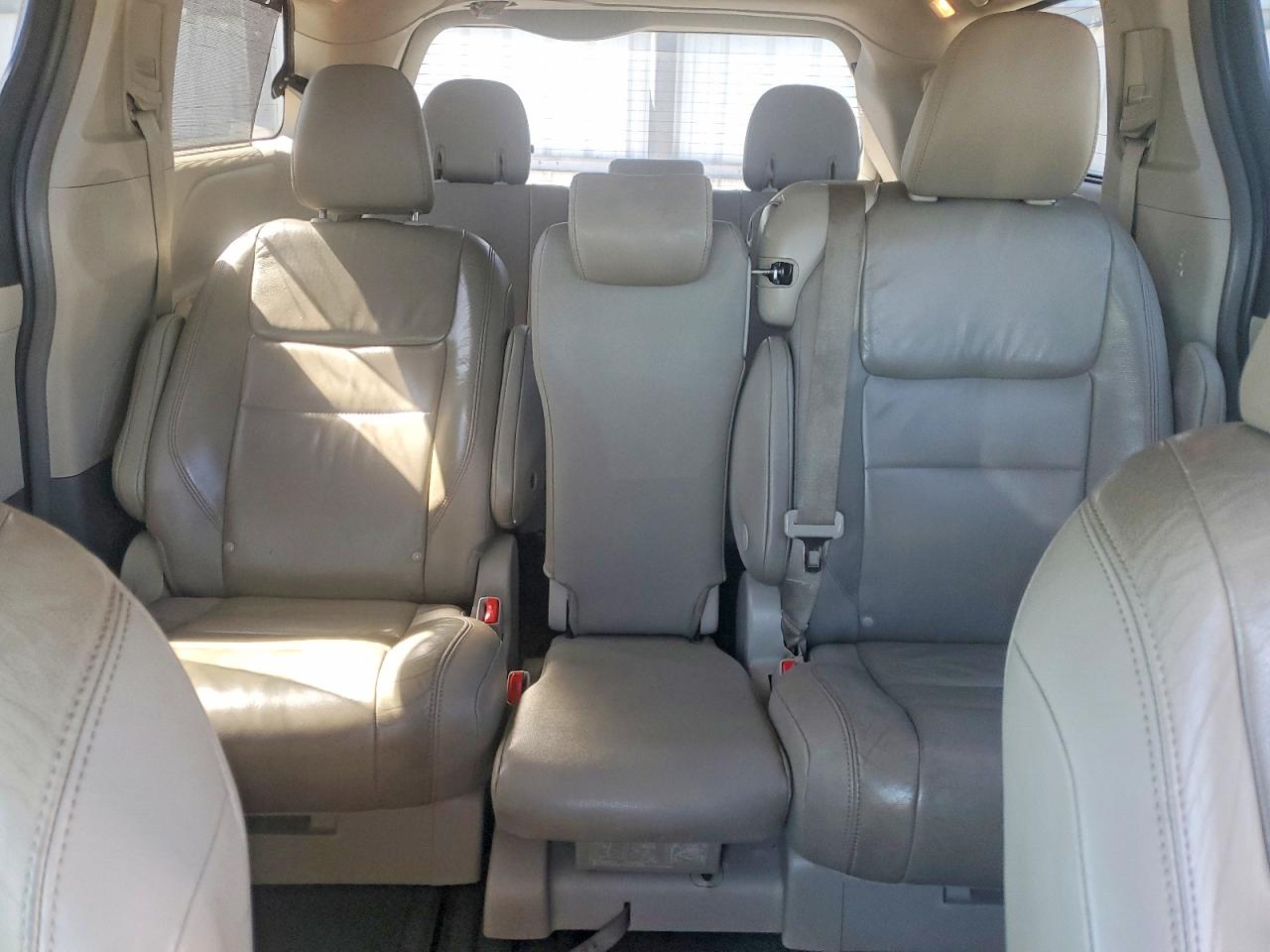 2019 Toyota Sienna VIN 5TDYZ3DC4KS993128 photo 10