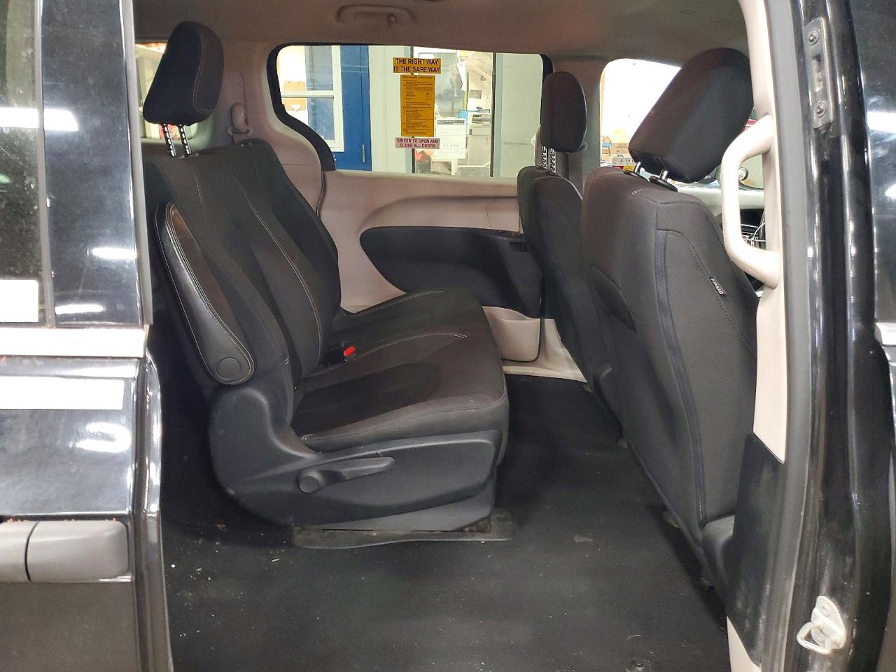 2020 Chrysler Minivan VIN 2C4RC1AG8LR105377 photo 11
