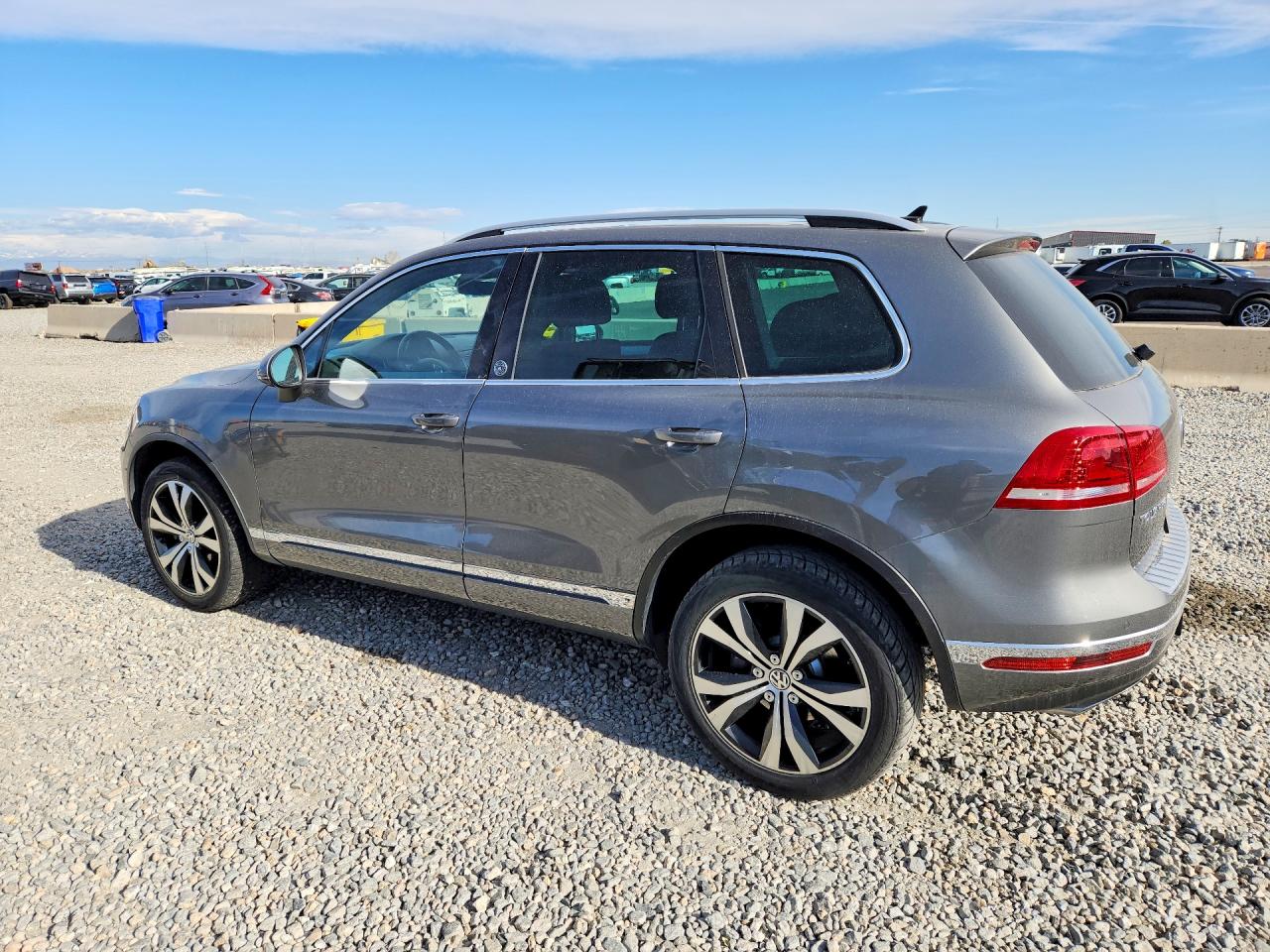 2017 Volkswagen Touareg VIN WVGRF7BP2HD003183 photo 2