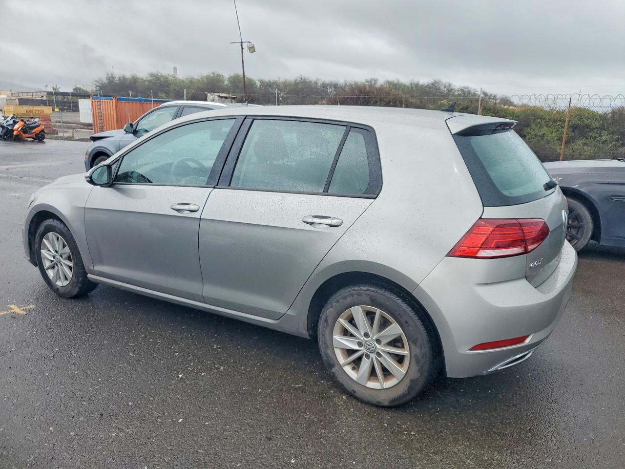 2018 Volkswagen Golf VIN 3VWG17AU6JM293100 photo 2