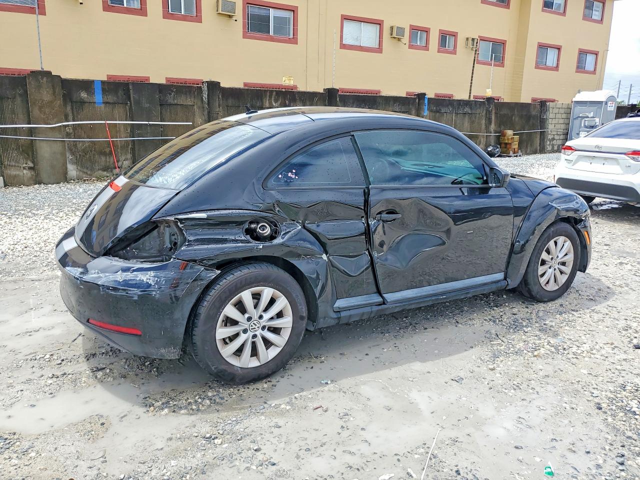2014 VOLKSWAGEN Beetle VIN 3VWFP7AT8EM620572 photo 3