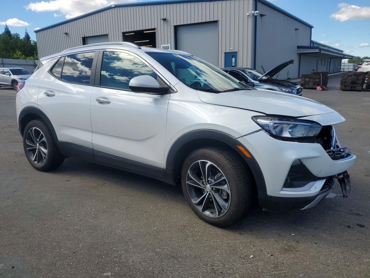 2021 Buick Encore VIN KL4MMDS2XMB133946 photo 4