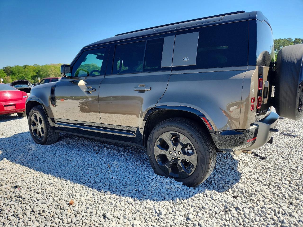 2023 LAND Defender VIN SALE27EU1P2186871 photo 2