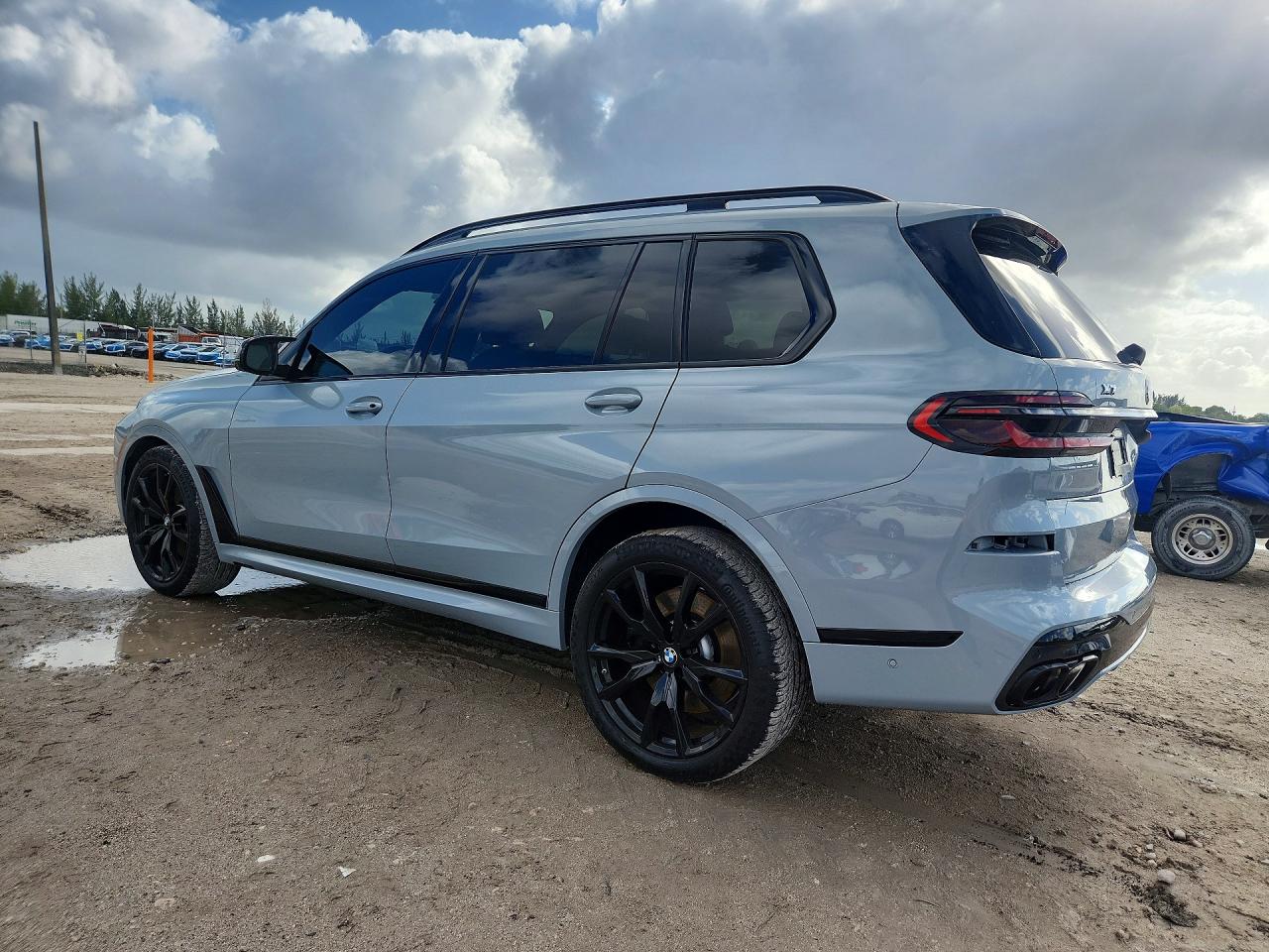 2025 BMW X7 VIN 5UX33EM07S9X33865 photo 2