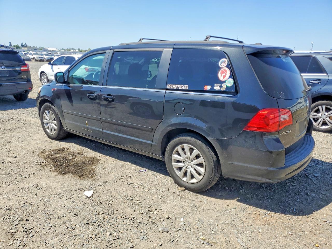 2013 Routan VIN 2C4RVABG2DR724728 photo 2