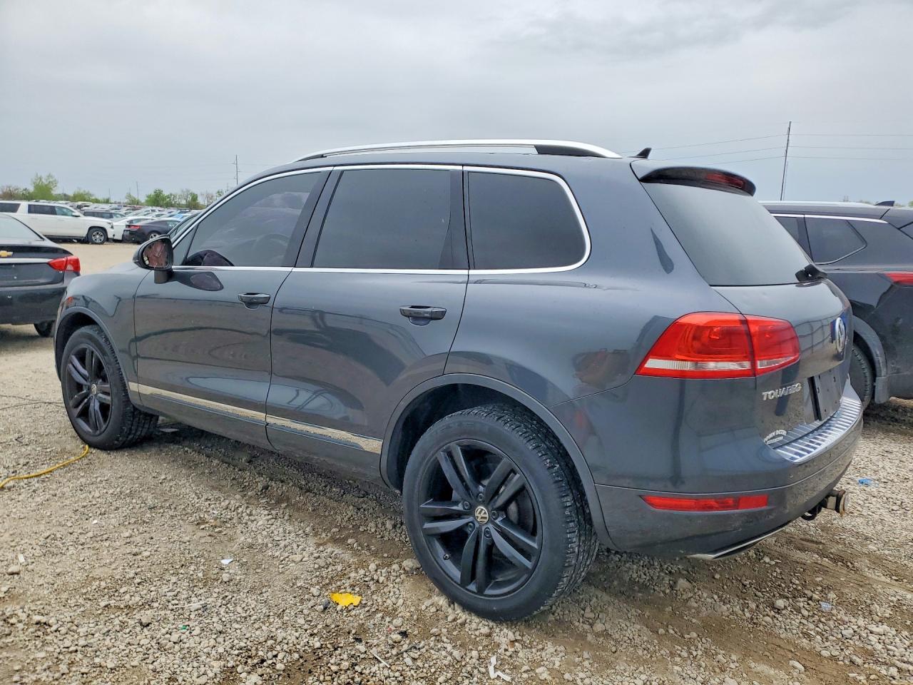 2013 Volkswagen Touareg VIN WVGEP9BP9DD012836 photo 2