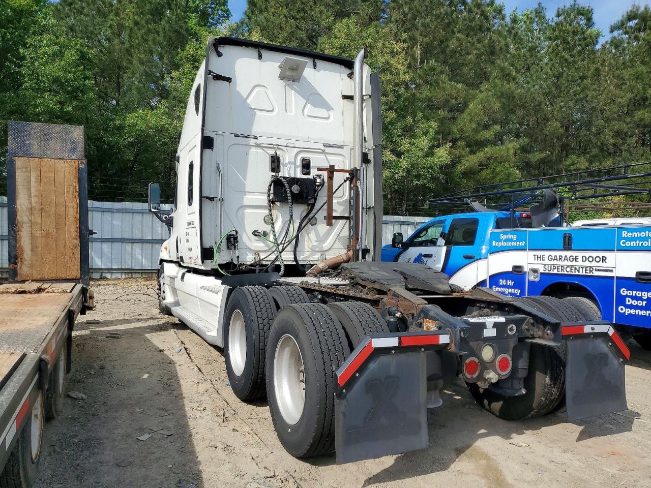 2011 FREIGHTLINER All other VIN 1FUJGLDR6BLAZ4649 photo 3
