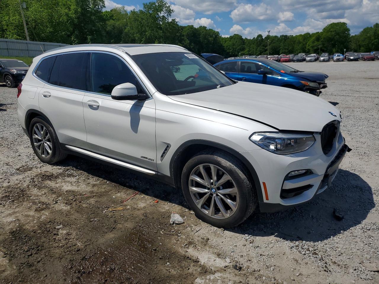 2018 BMW X3 VIN 5UXTR9C5XJLC83085 photo 4