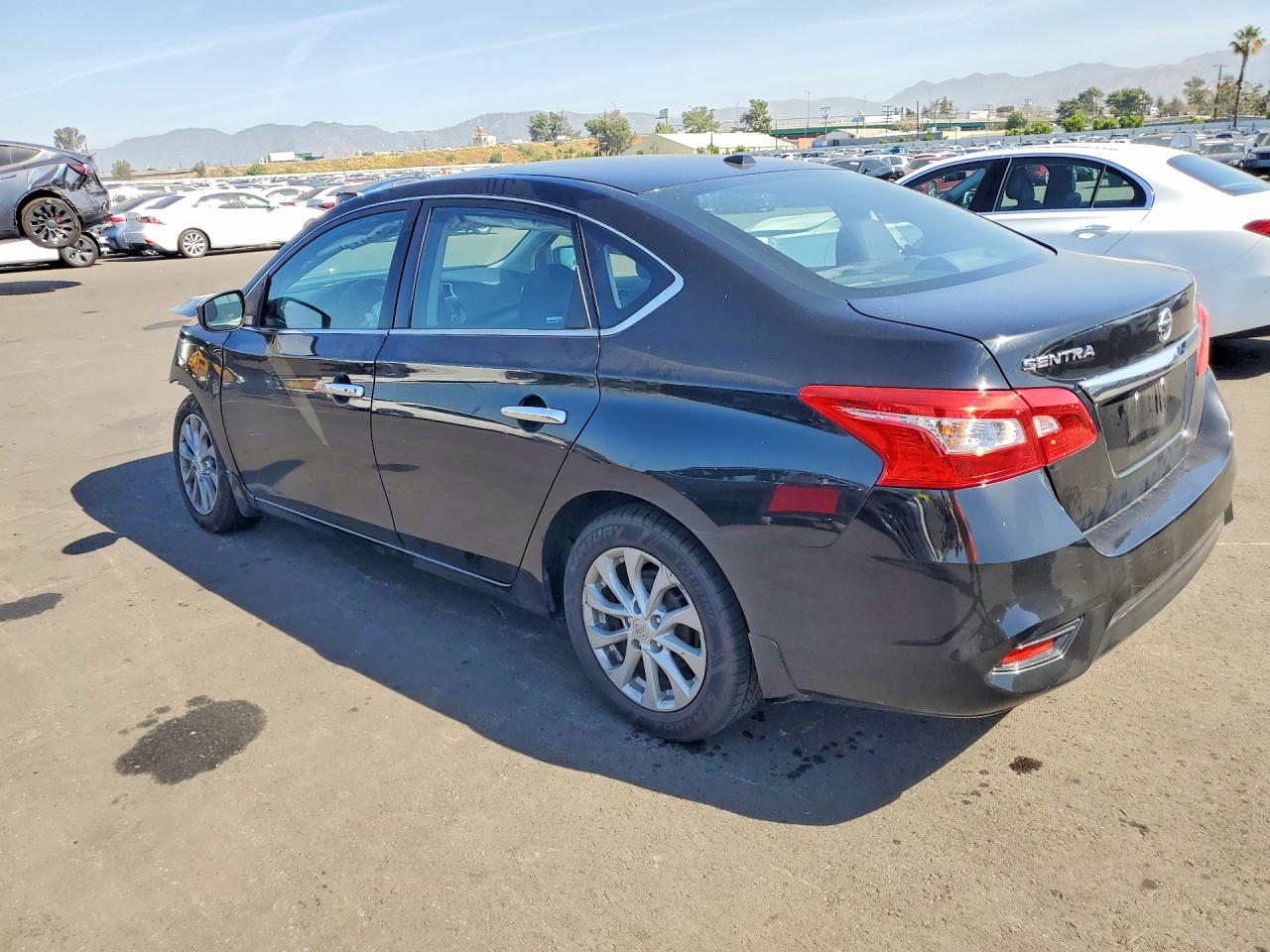 2018 Nissan Sentra VIN 3N1AB7APXJY345680 photo 2