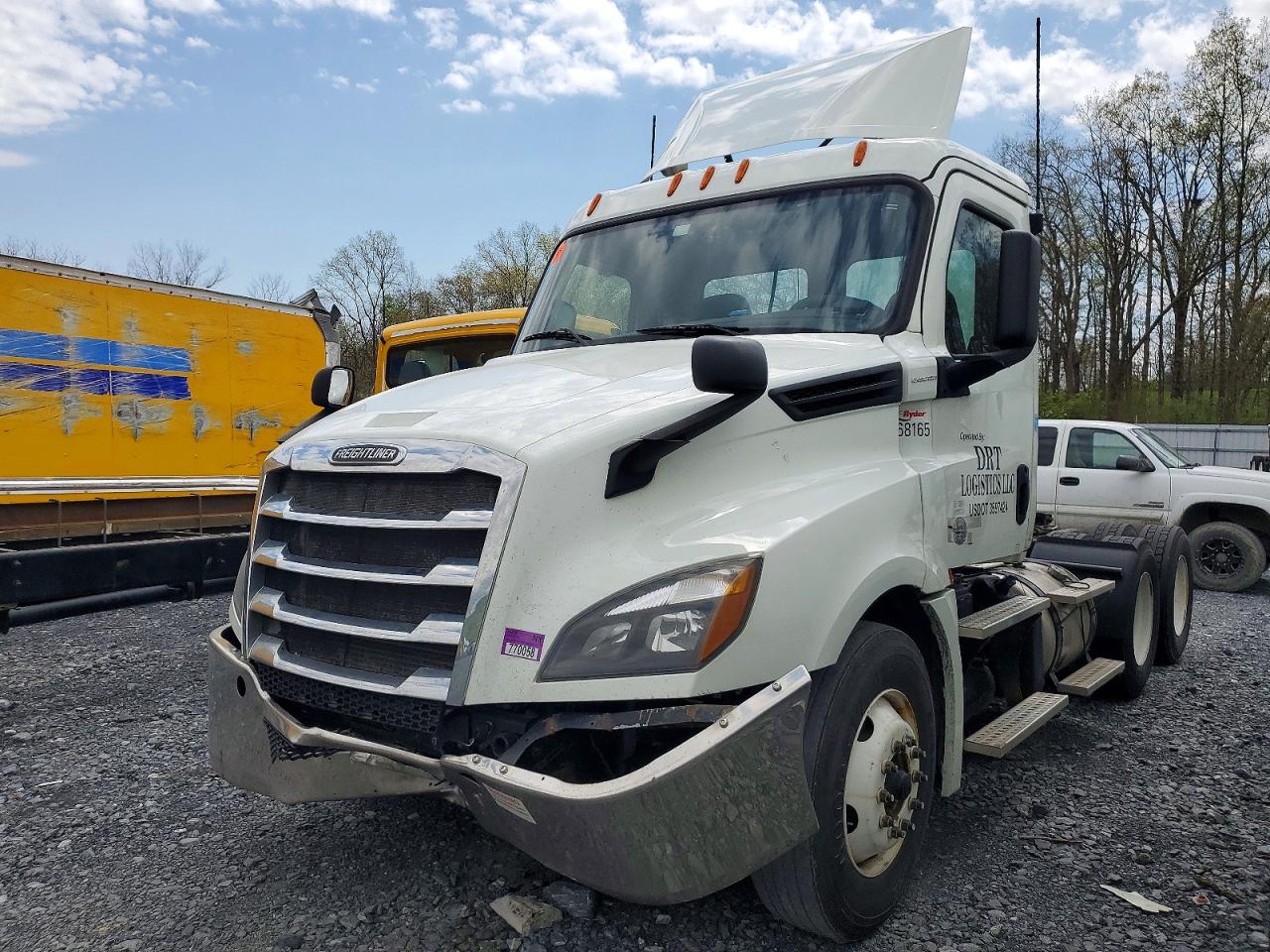 2019 FREIGHTLINER All other VIN 1FUJHLDR0KLKW4675 photo 2