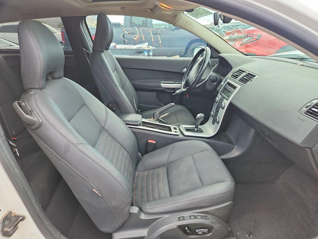 2011 Volvo C30 VIN YV1672MK3B2198393 photo 10