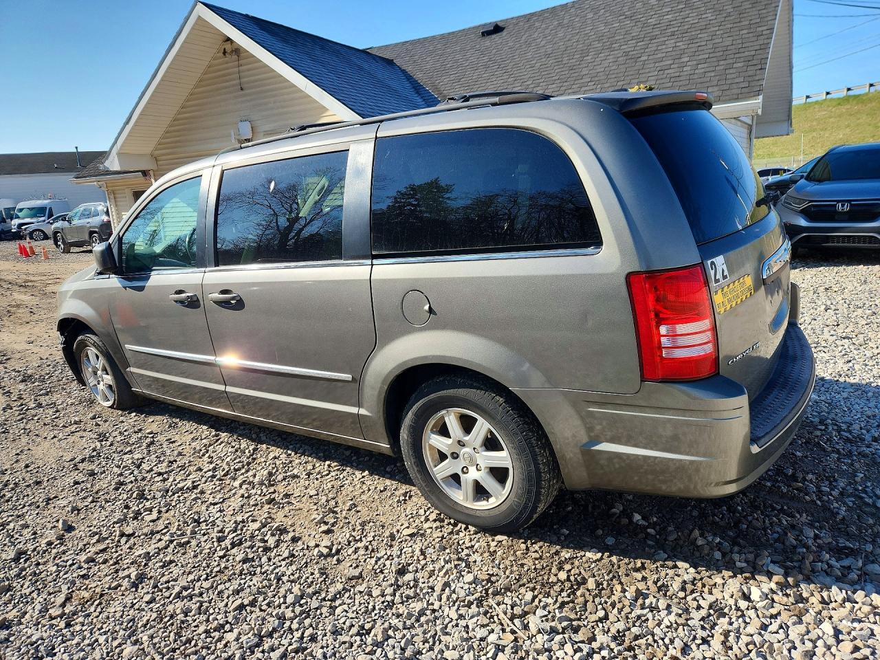 2010 Chrysler Minivan VIN 2A4RR5D17AR344911 photo 2