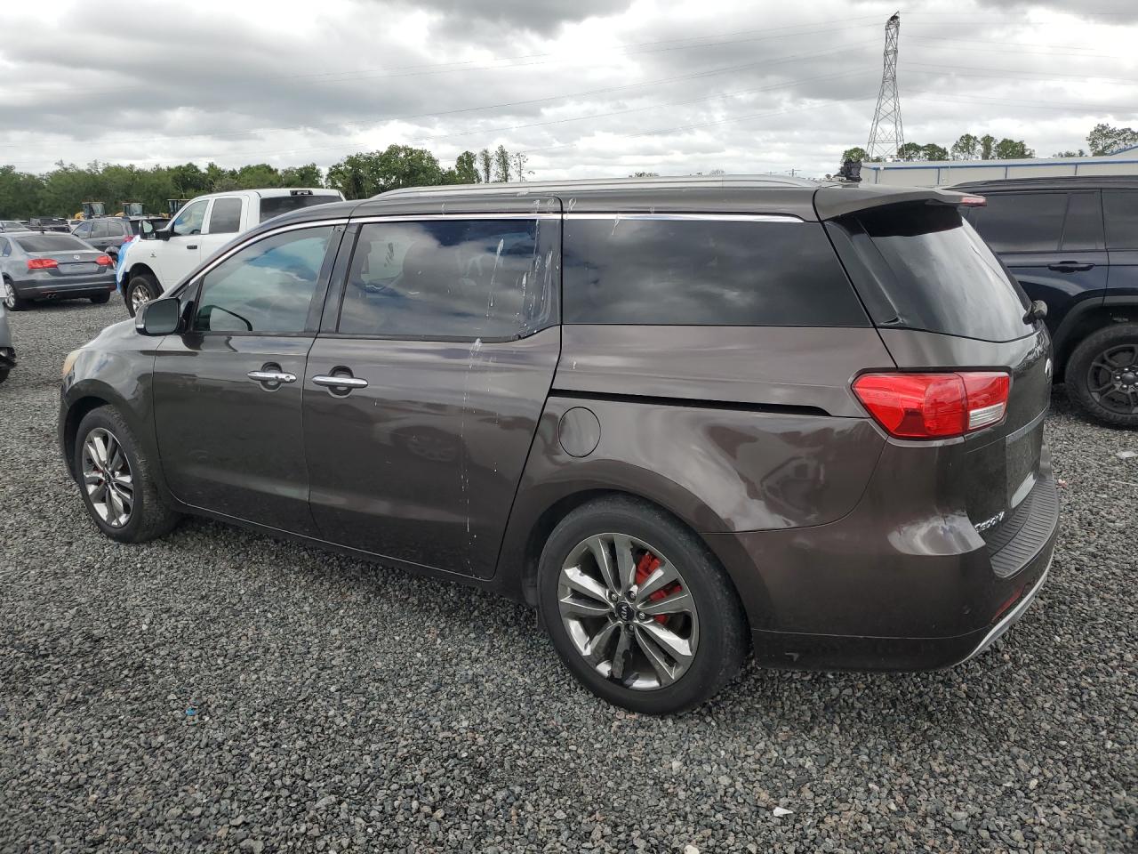 2015 Kia SEDONA VIN KNDME5C1XF6026910 photo 2