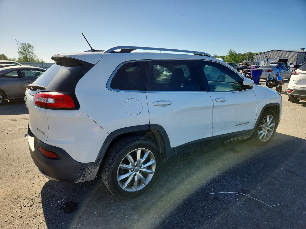 2015 Cherokee VIN 1C4PJLDS3FW585347 photo 3
