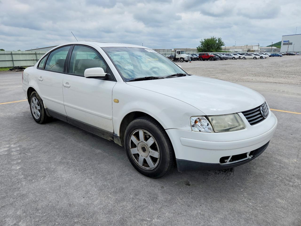1999 VOLKSWAGEN Passat VIN WVWPD63B0XE491640 photo 4