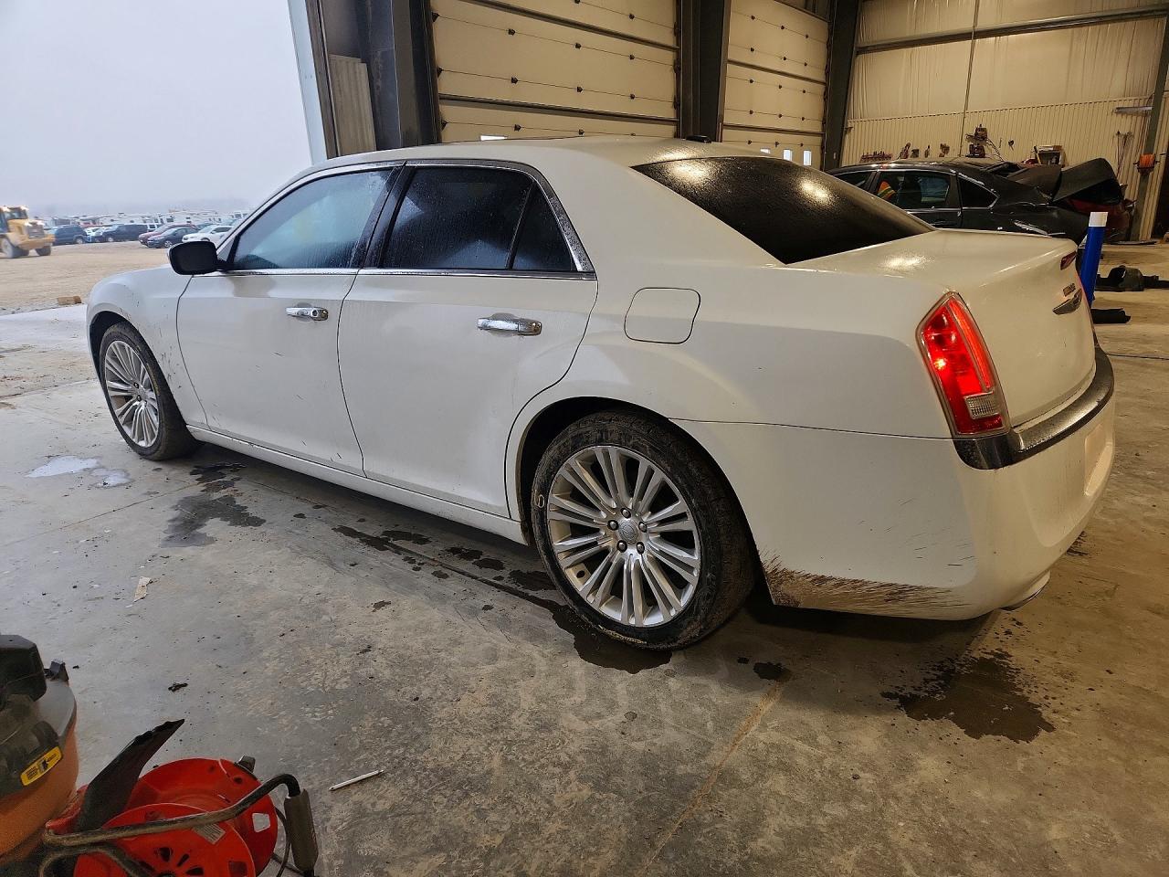 2011 Chrysler 300 VIN 2C3CA6CT1BH523887 photo 2