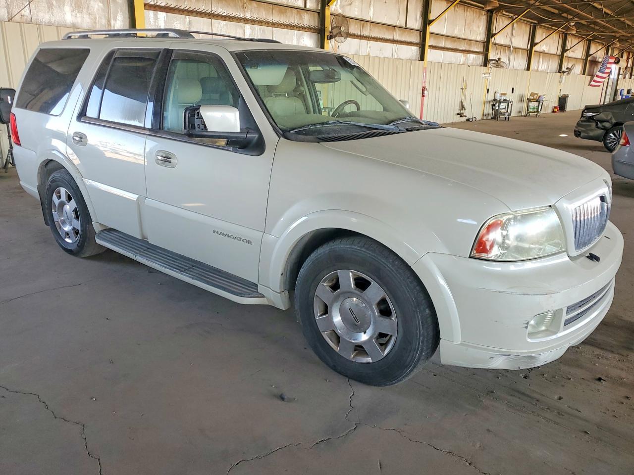 2005 LINCOLN Navigator VIN 5LMFU28505LJ04884 photo 4