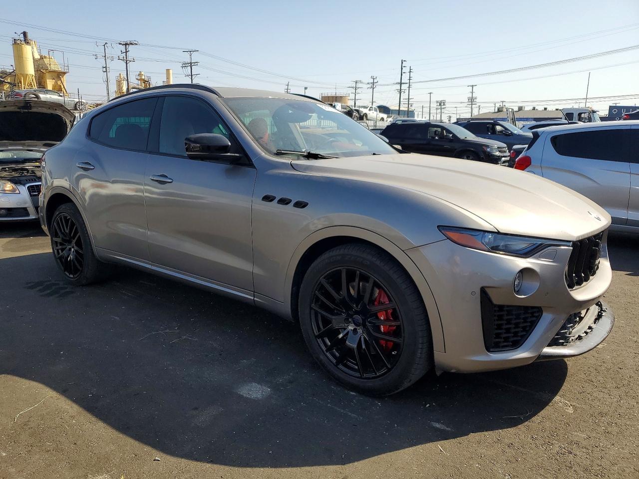 2019 Maserati Levante VIN ZN661YUS0KX323555 photo 4
