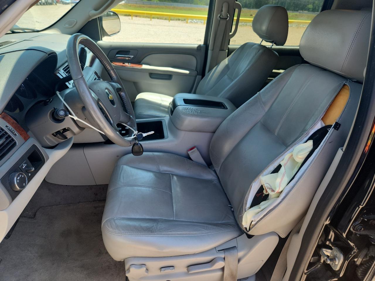 2011 Chevrolet Suburban VIN 1GNSCJE0XBR111112 photo 7