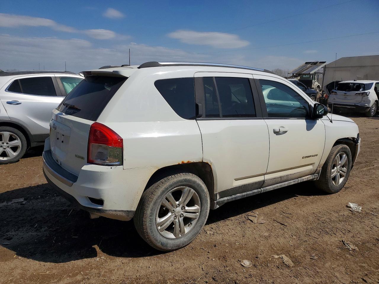 2013 Jeep Compass VIN 1C4NJDCB2DD245615 photo 3