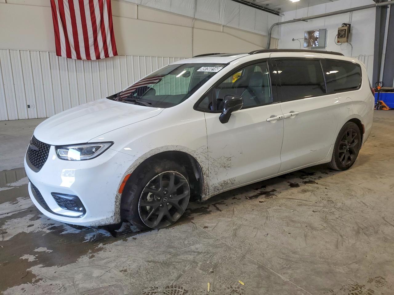 2026 Chrysler Pacifica VIN 2C4RC1GG5TR170002 photo 1