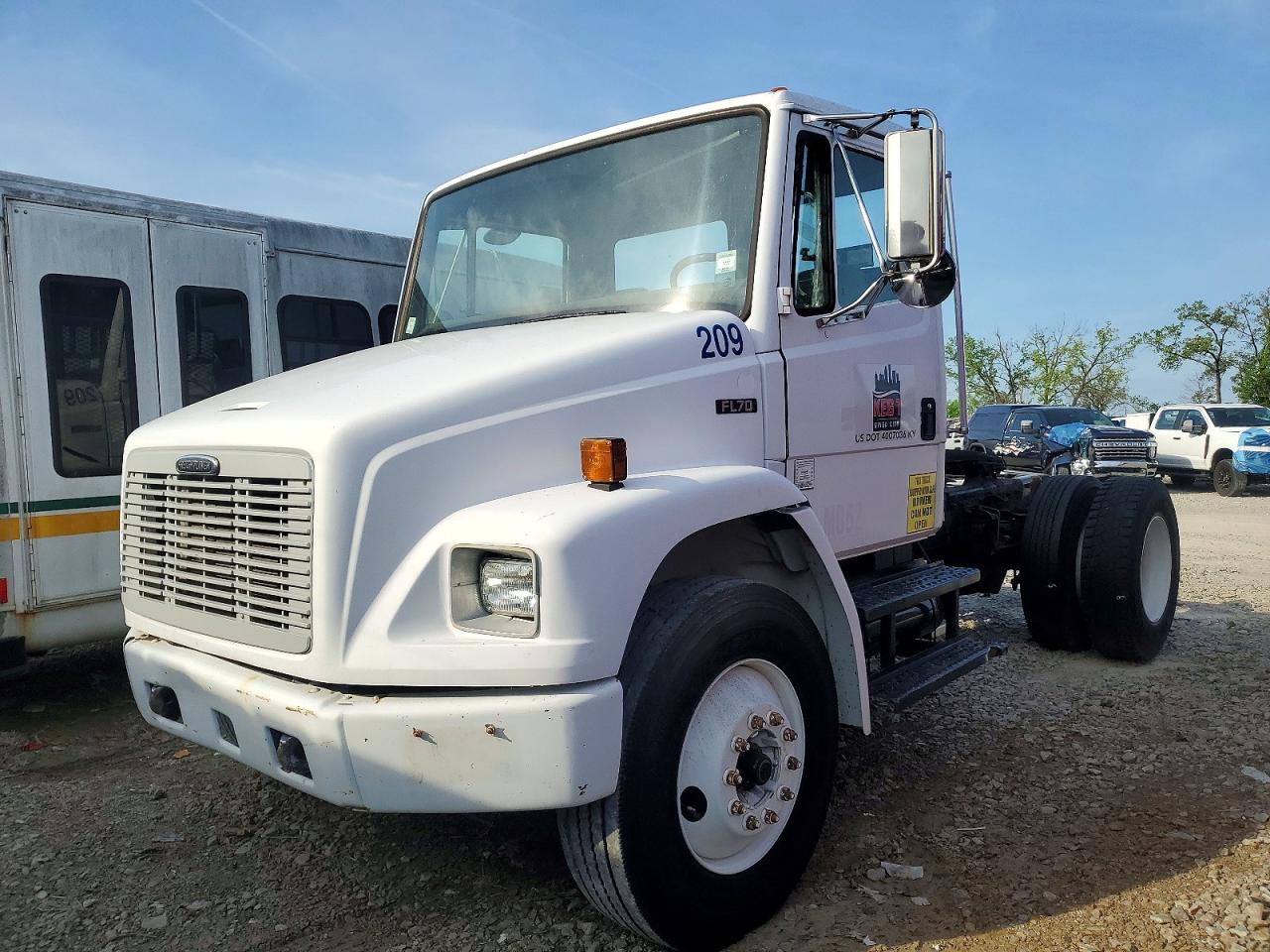 2004 FREIGHTLINER All other VIN 1FUBBUDC44HM87511 photo 2