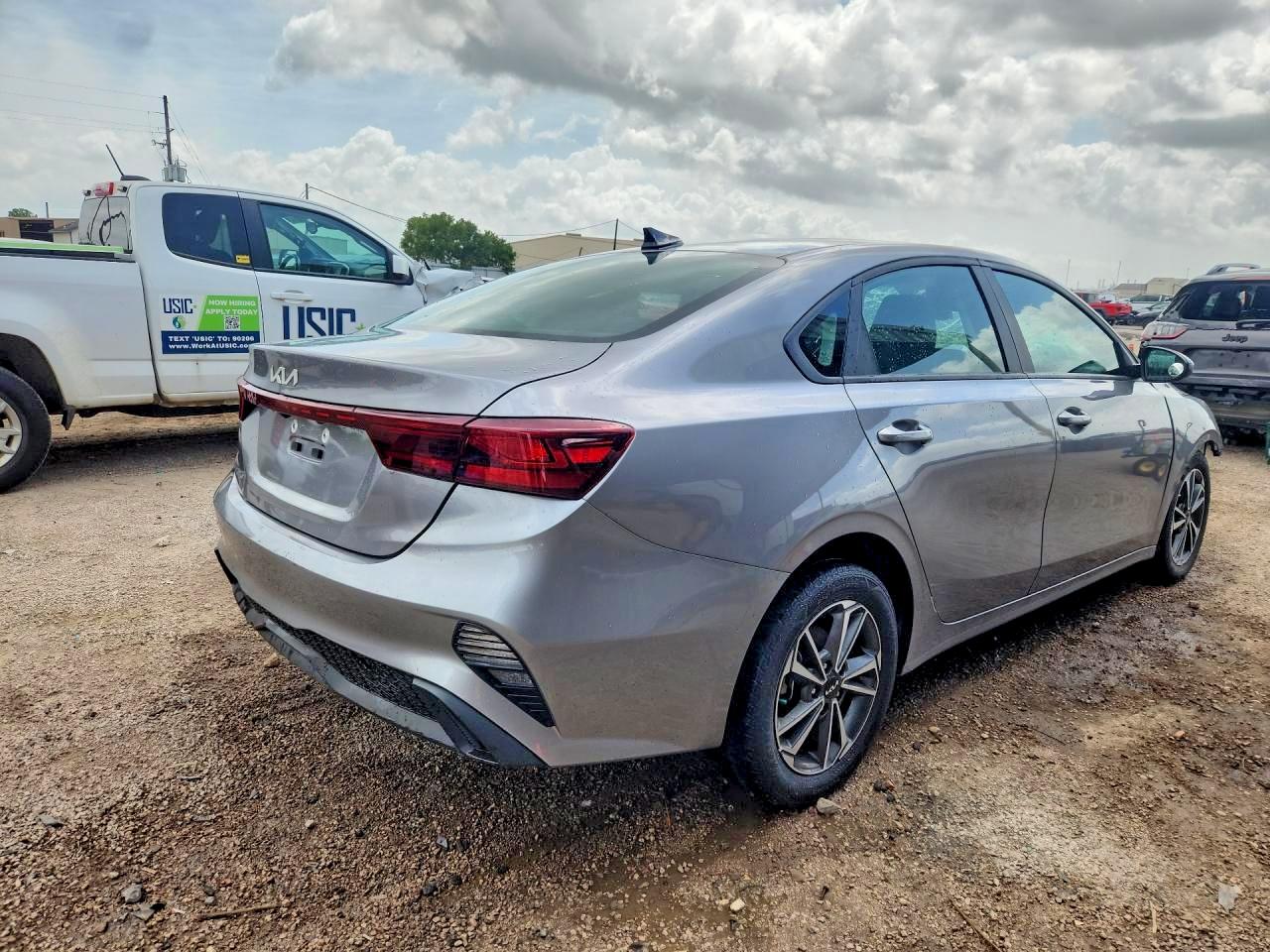 2024 Kia Forte lxs VIN 3KPF24AD8RE792528 photo 3