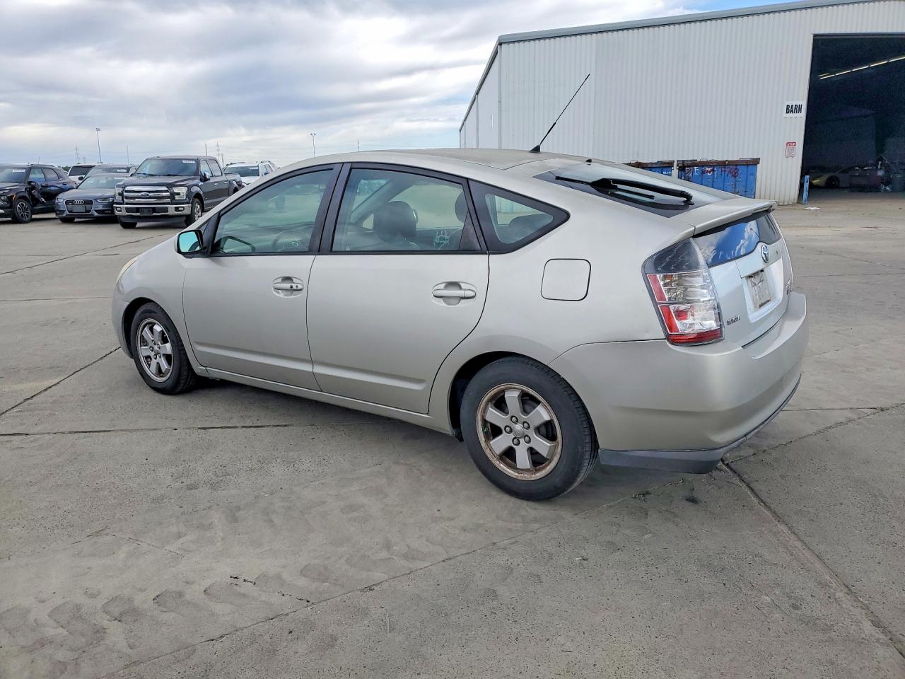 2004 Toyota Prius VIN JTDKB20U840094507 photo 2