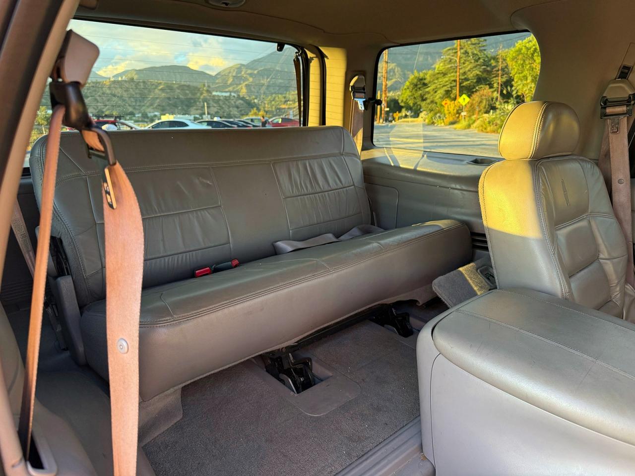 2000 LINCOLN Navigator VIN 5LMFU28A8YLJ24804 photo 11