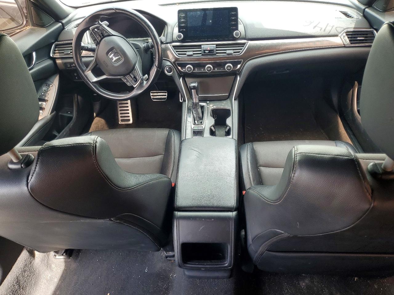 2018 Honda Accord VIN 1HGCV1F31JA147883 photo 8