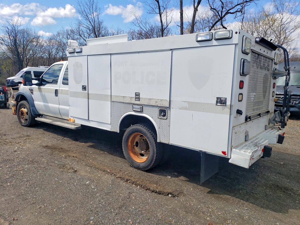 2010 Ford F550 VIN 1FDAX5HR9AEA82553 photo 2