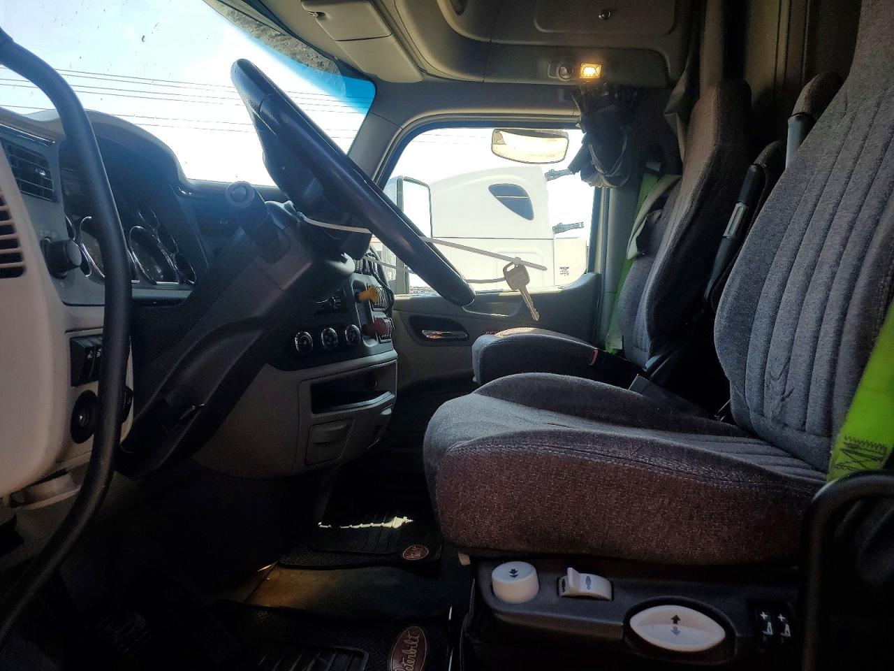 2020 PETERBILT All models VIN 1XPBDP9XXLD704420 photo 5