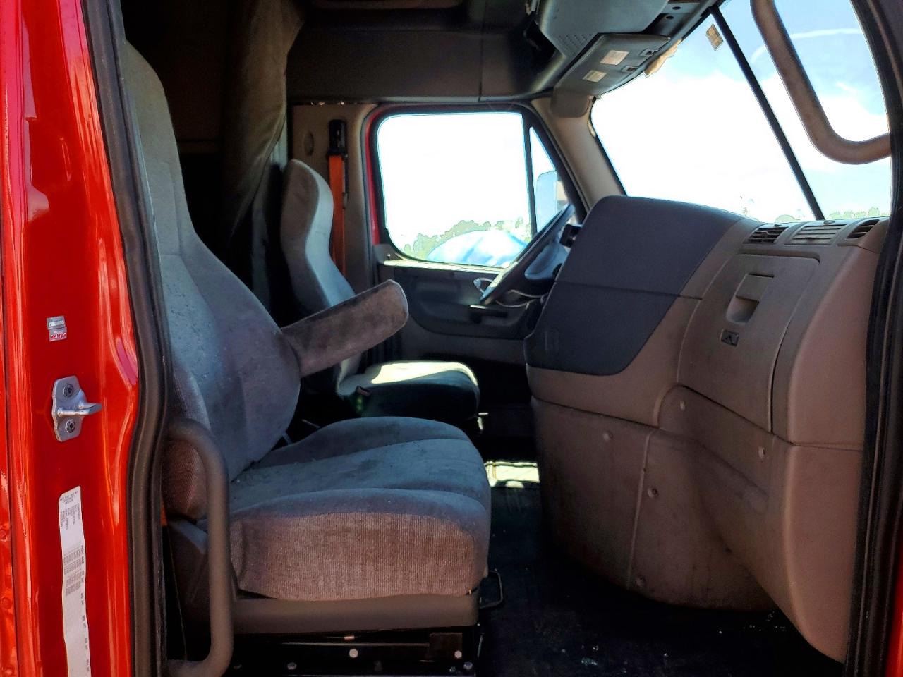 2015 FREIGHTLINER All other VIN 3AKJGLD59FSGB3339 photo 5