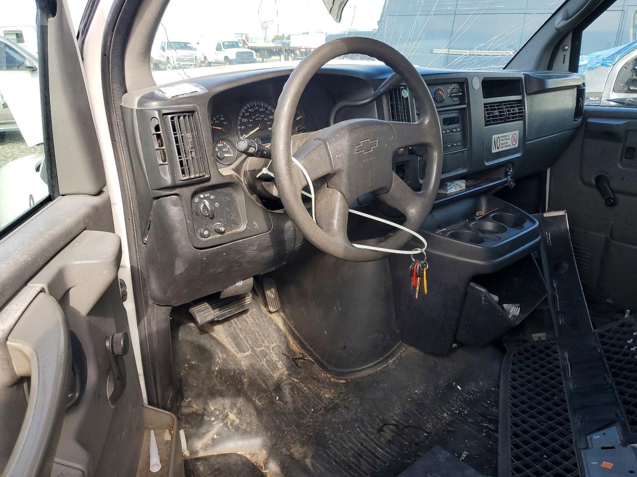 2004 CHEV Express VIN 1GBHG31U241212274 photo 8