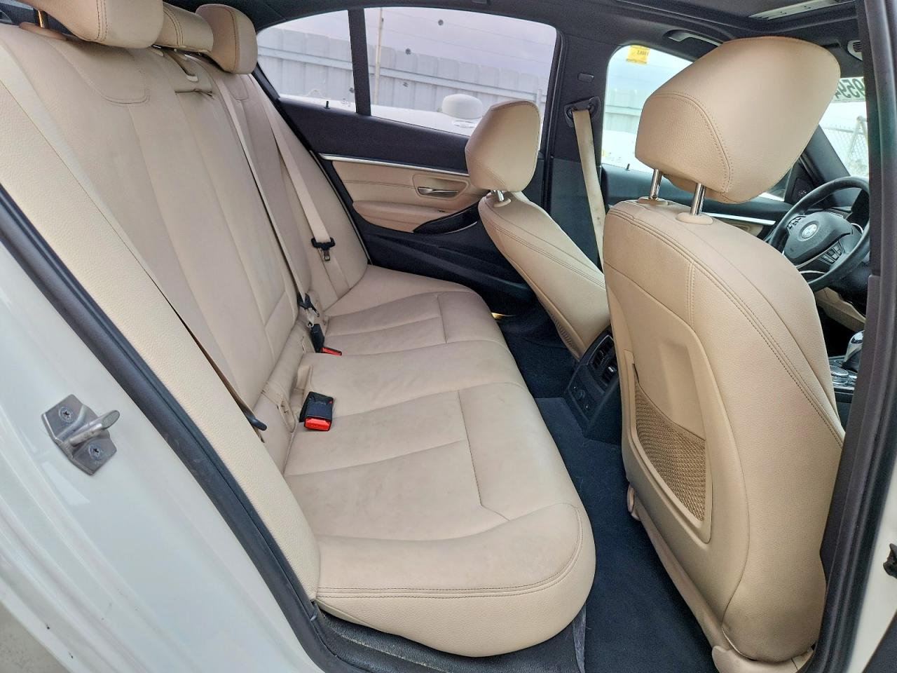 2016 BMW 3 series VIN WBA8E3G52GNU00269 photo 10