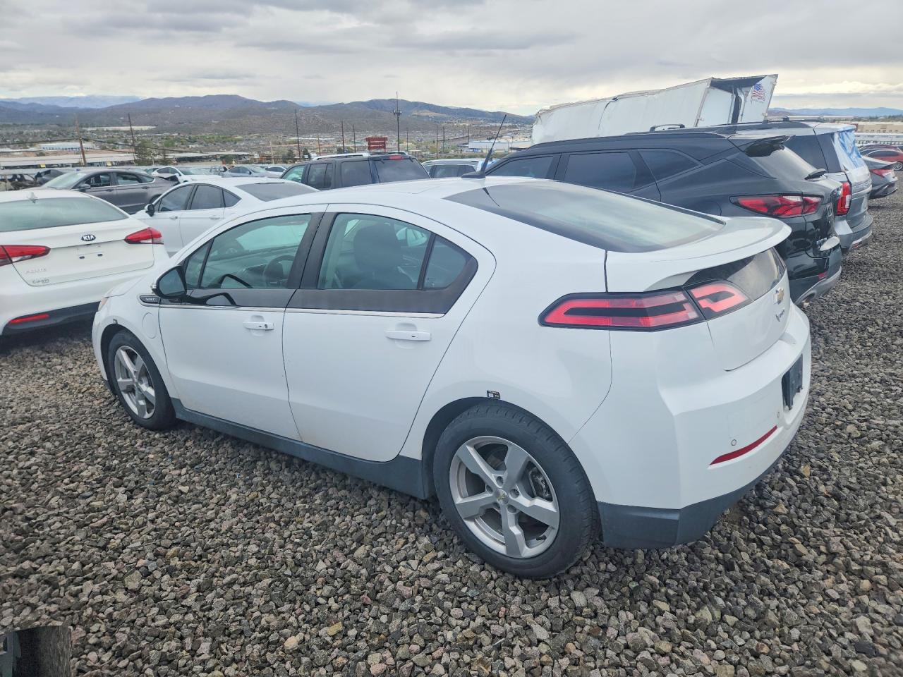 2014 CHEV Volt VIN 1G1RE6E44EU137748 photo 2