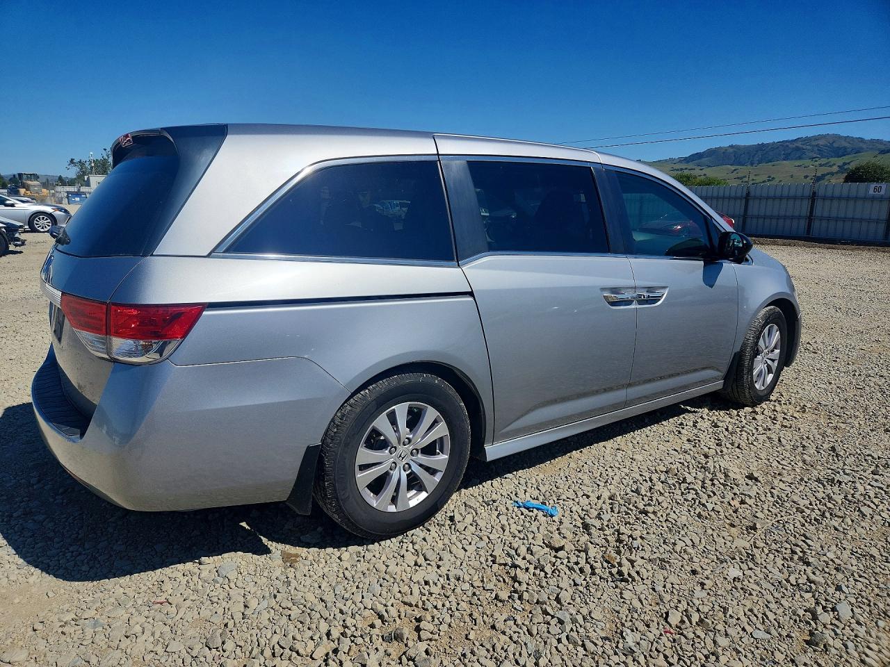 2017 Honda Odyssey VIN 5FNRL5H60HB001523 photo 3