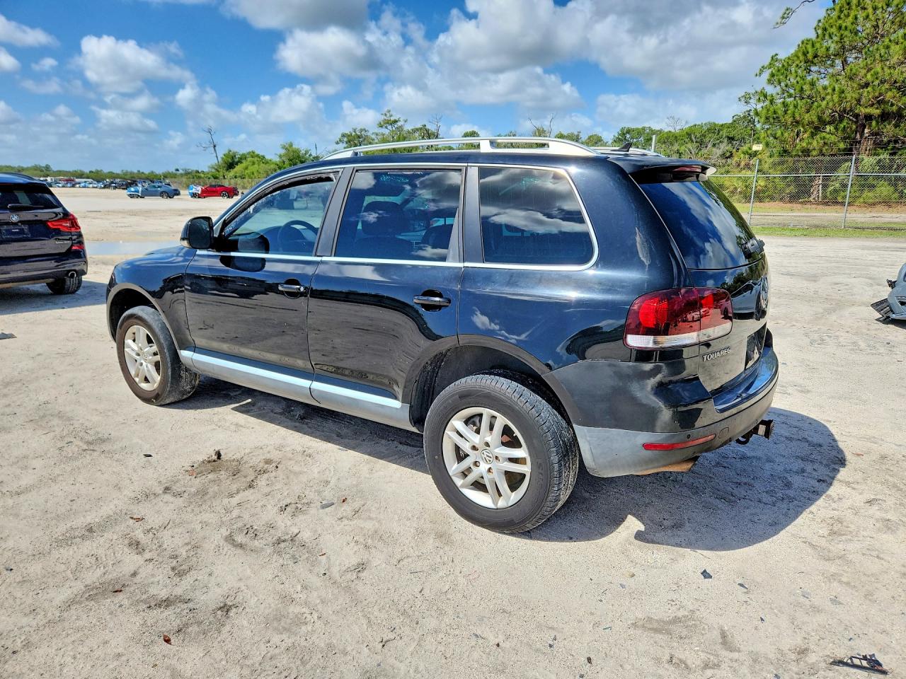 2010 Volkswagen Touareg td VIN WVGFK7A90AD000497 photo 2