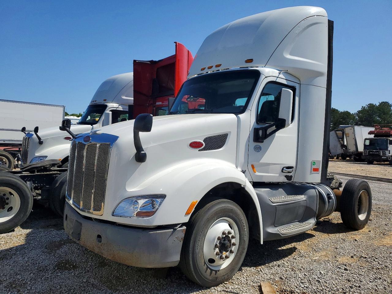 2017 PETERBILT All models VIN 1XPBA48X6HD428835 photo 2