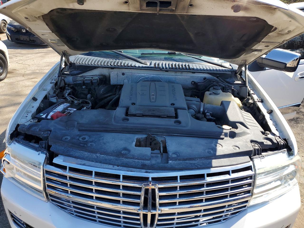 2010 LINCOLN Navigator VIN 5LMJJ2J56AEJ10376 photo 12