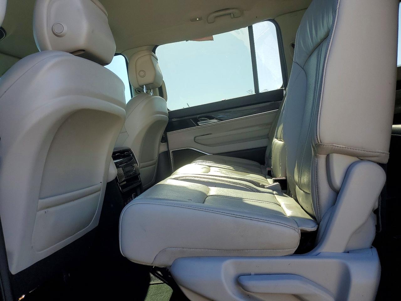 2022 Jeep Wagoneer VIN 1C4SJVAT0NS205891 photo 11