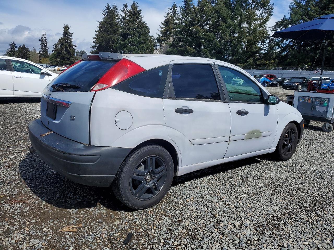 2002 FORD Focus VIN 3FAFP37372R139932 photo 3