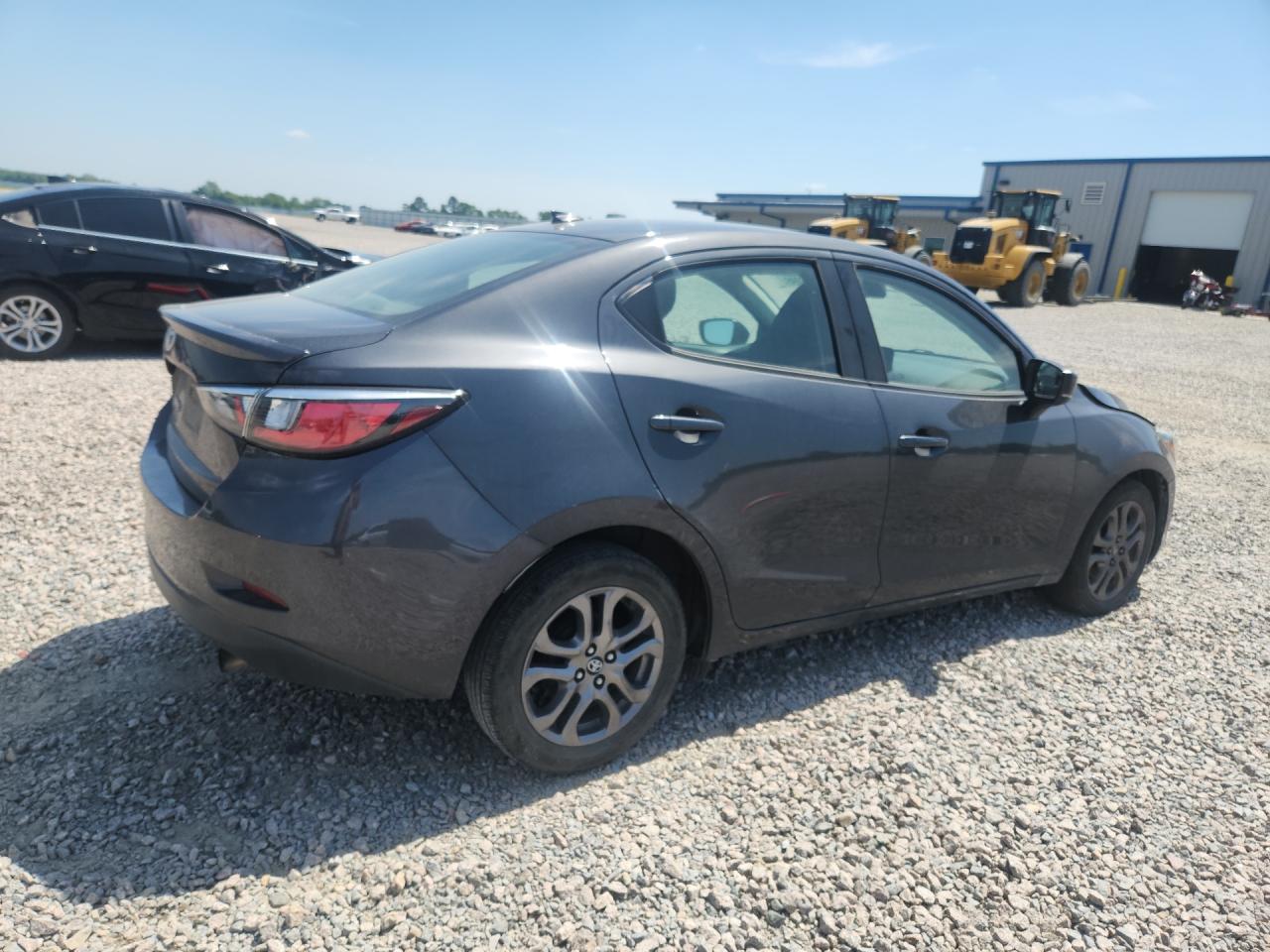 2019 Toyota Yaris VIN 3MYDLBYV6KY513350 photo 3