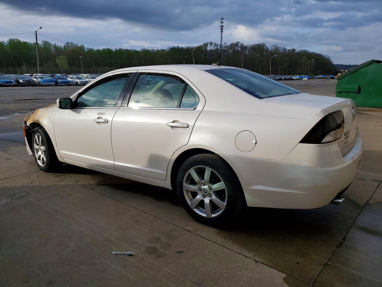 2011 Mercury Milan VIN 3MEHM0JG6BR604978 photo 2