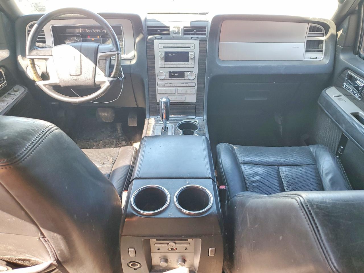 2010 LINCOLN Navigator VIN 5LMJJ2J56AEJ10376 photo 8