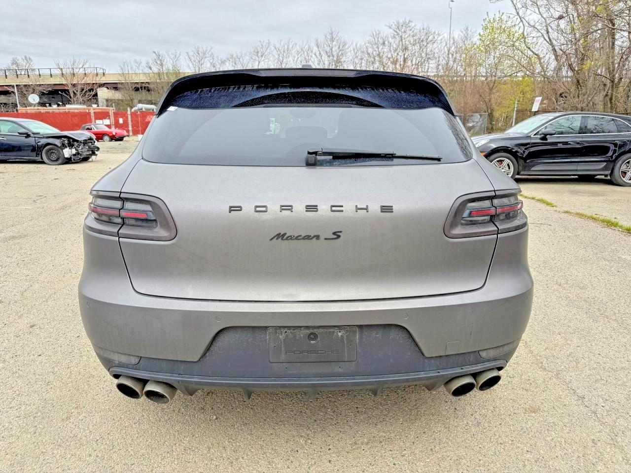 2016 Porsche Macan VIN WP1AB2A57GLB45029 photo 12