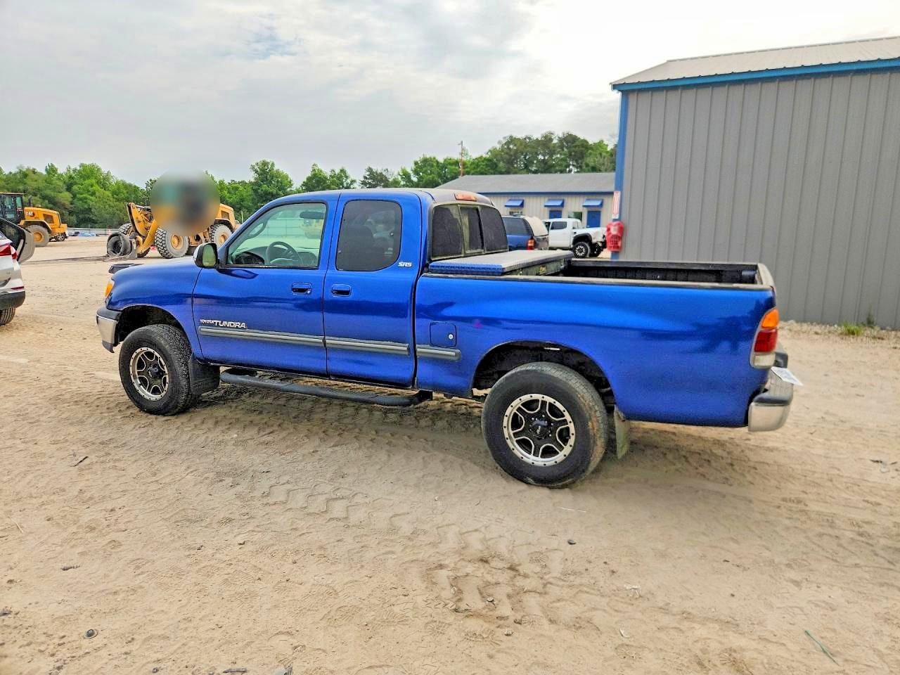 2002 Toyota Tundra VIN 5TBRN34172S305808 photo 2