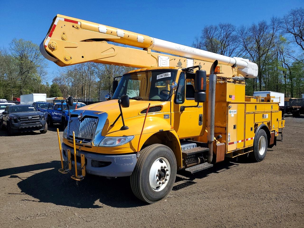 2011 International 4000 serie VIN 1HTMKAAR3BH383860 photo 2