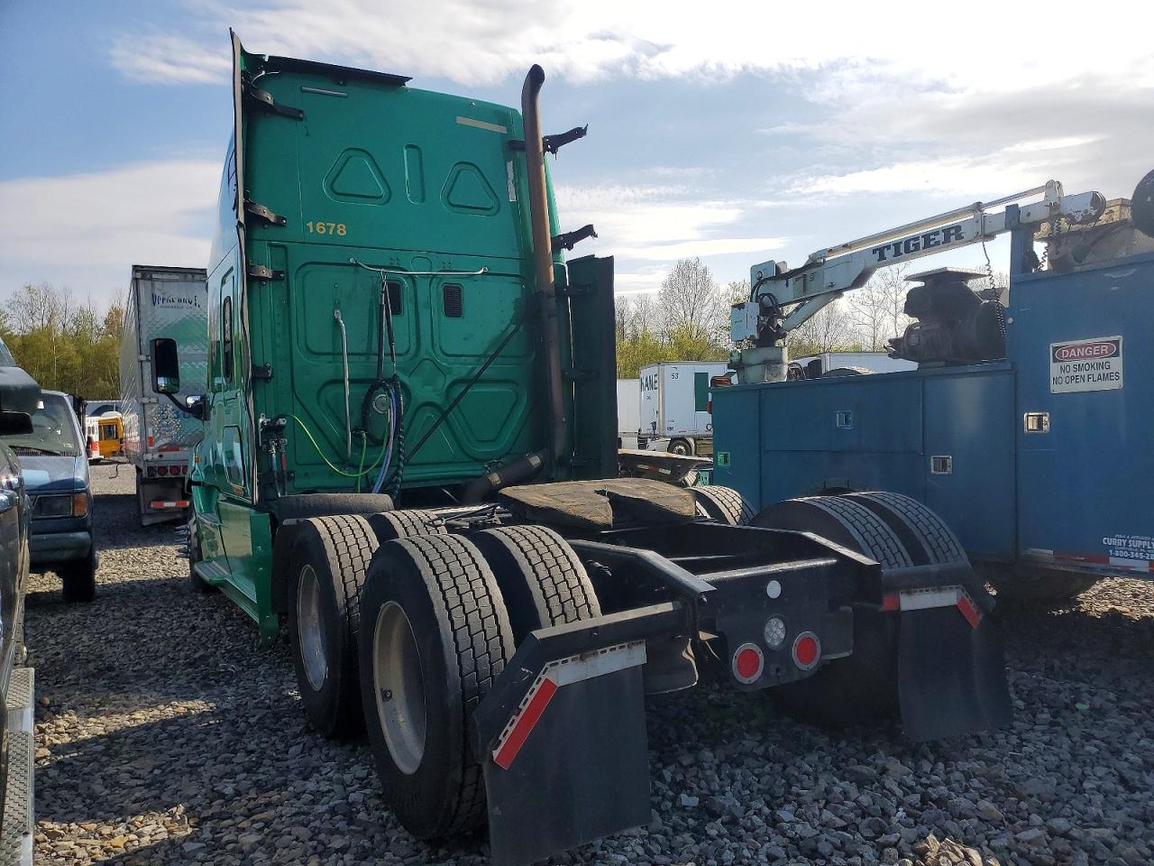 2016 FREIGHTLINER All other VIN 1FUJGLD57GLGS8813 photo 3